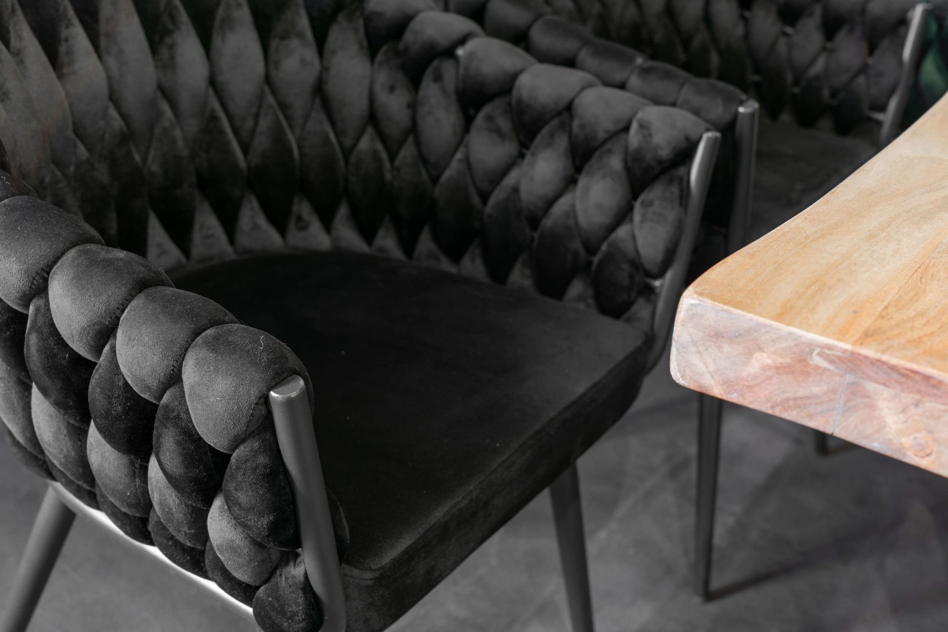 Esszimmerstuhl Georgia Flechtoptik Samt Schwarz Armlehnenstuhl Designerstuhl Esszimmerstuhl Georgia Flechtoptik Samt Schwarz Armlehnenstuhl Designerstuhl