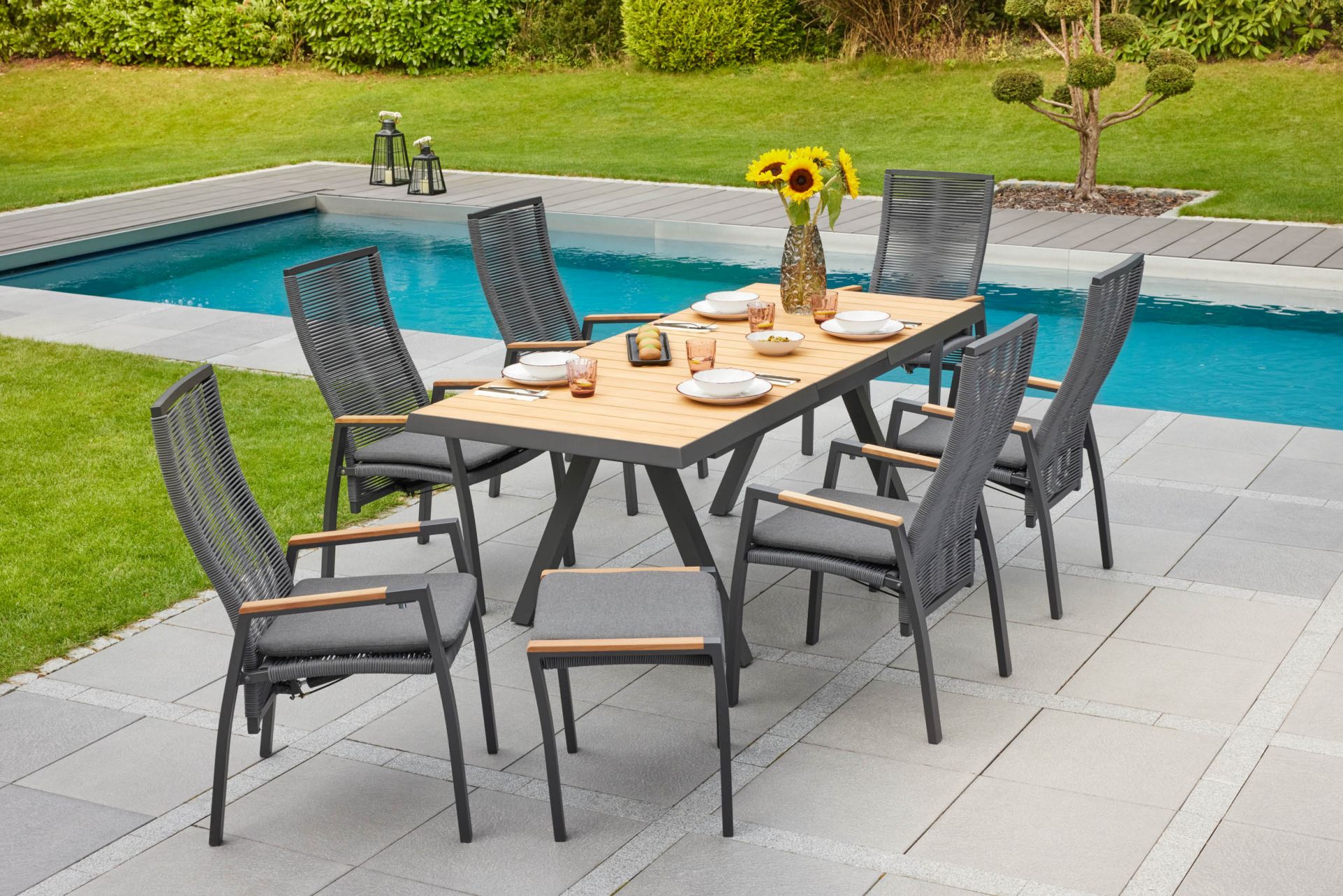 Dining Positionsstuhl Ohio Gartenstuhl Esstischstuhl mit Sitzkissen Teak-Armlehne grau