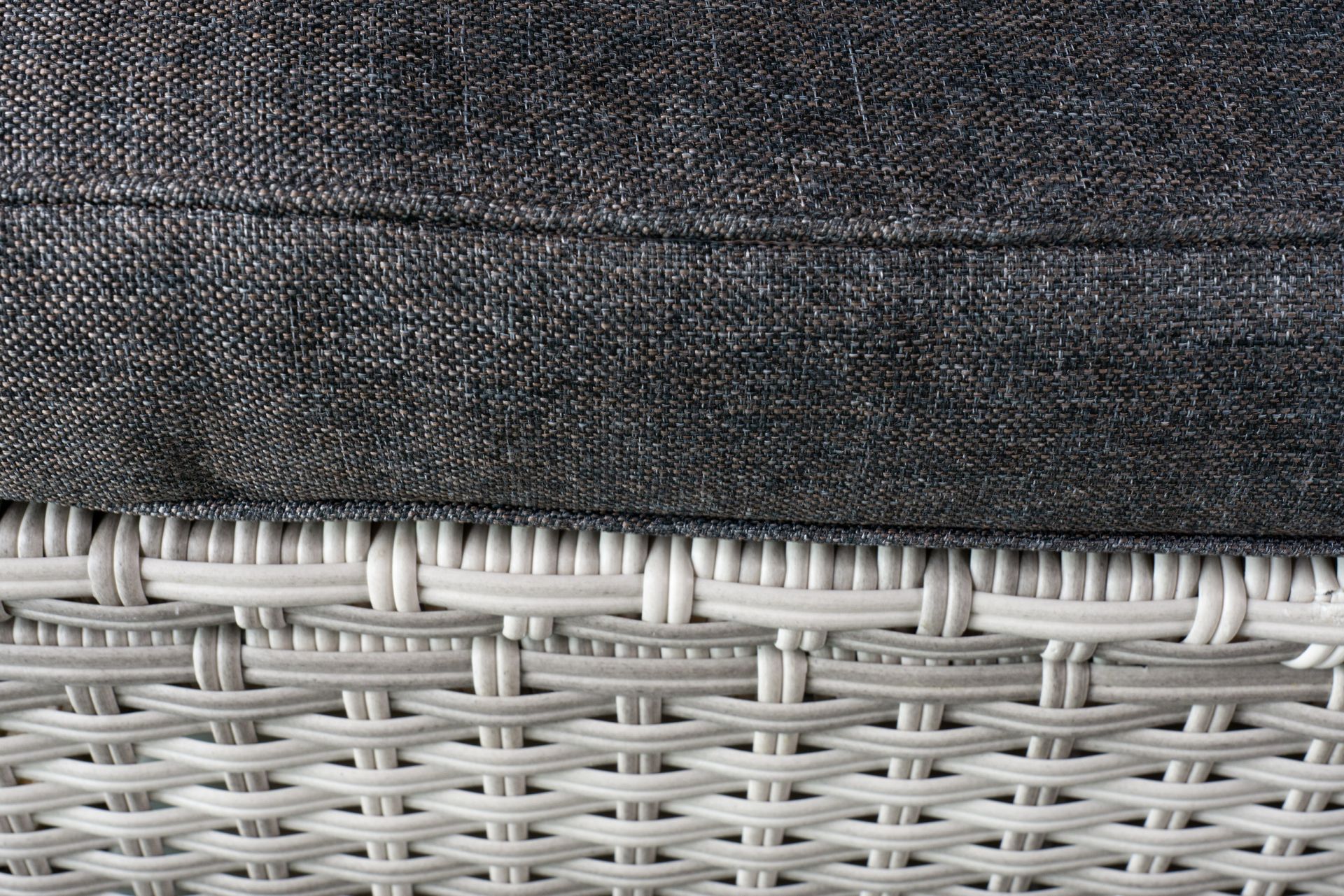 Gartenlounge Ecksofa Balkonset Manila Gartenset mit Tisch + Hocker weiß-grau Gartenlounge Ecksofa Balkonset Manila Gartenset mit Tisch + Hocker weiß-grau