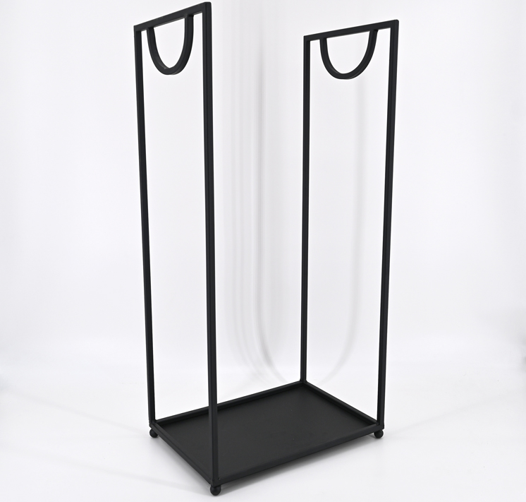 Kaminholzständer von PTMD Kamin-Holz-Regal Holzscheitregal Schwarz Metall Kaminholzständer von PTMD Kamin-Holz-Regal Holzscheitregal Schwarz Metall