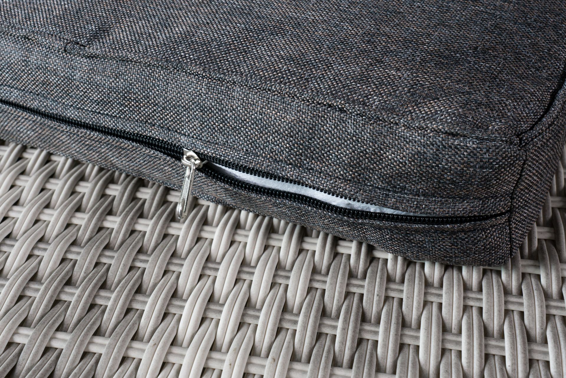 Gartenlounge Ecksofa Balkonset Manila Gartenset mit Tisch + Hocker weiß-grau