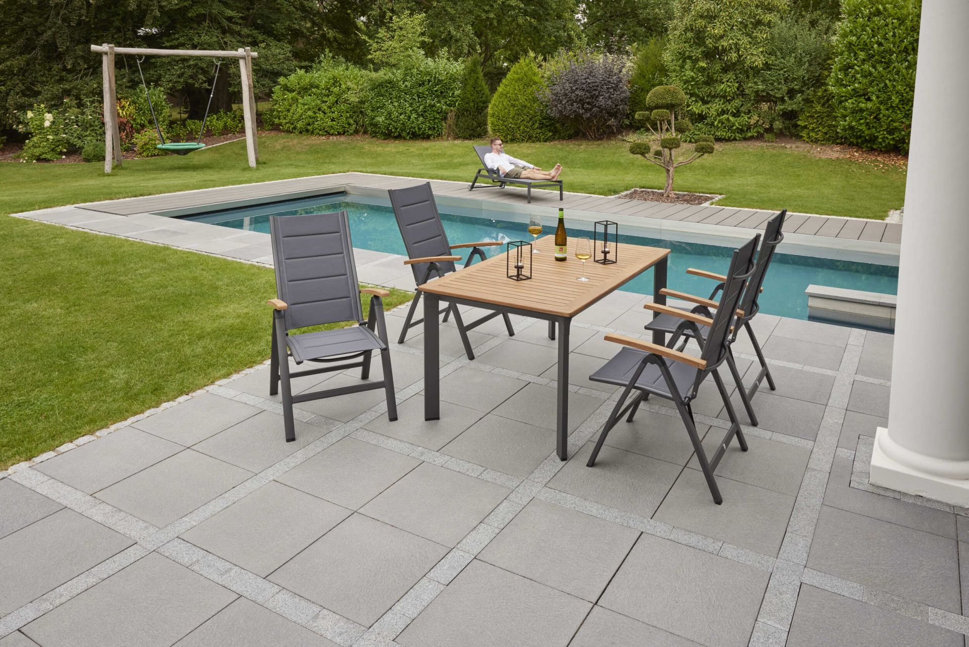 Klappstuhl New Jersey Klappsessel Teakholz Gartenstuhl anthrazit Gartentisch New Jersey Esstisch Terassentisch anthrazit/Teak 160 x 90 cm